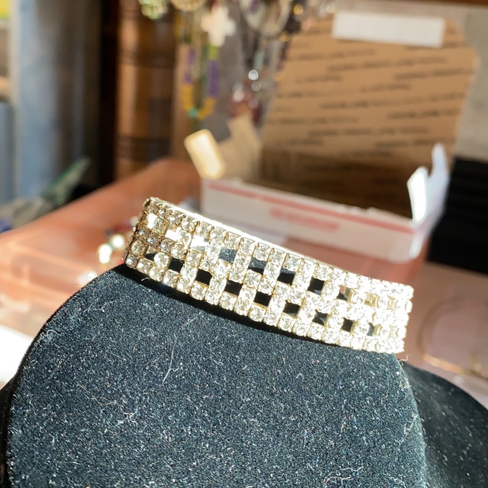 🌺Rhinestone Bracelet🌺 - Picture 2 of 4